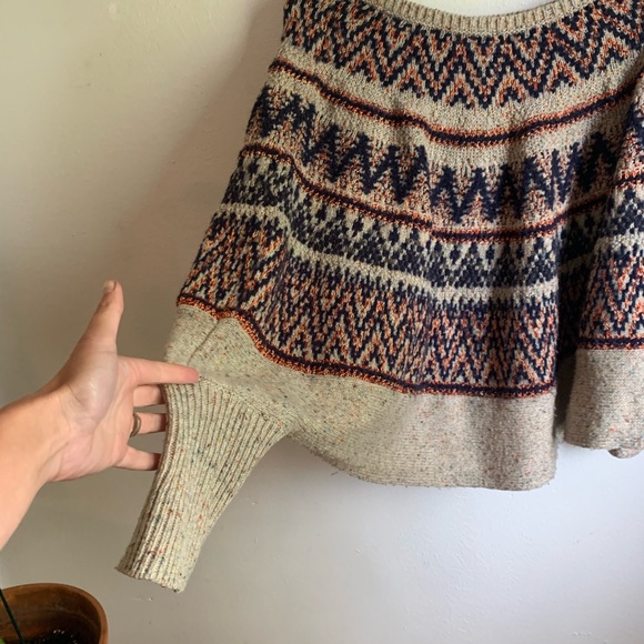 Sleeping on Snow Poncho Sweater with Sleeve, M/L - Picture 2 of 5